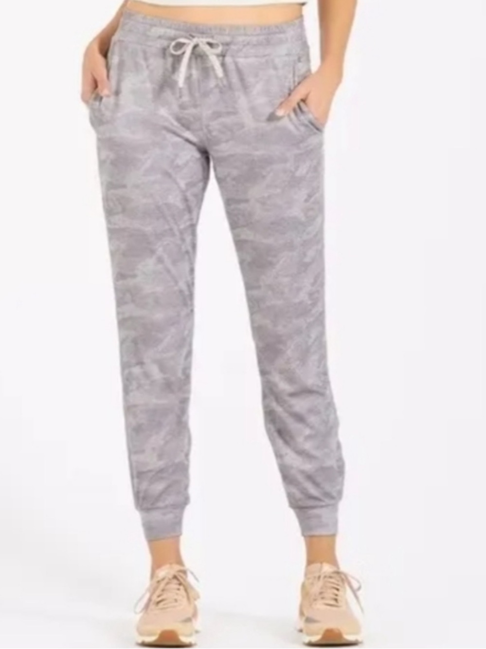Vuori Performance Jagger In Pale Heathered Camo  Size Small